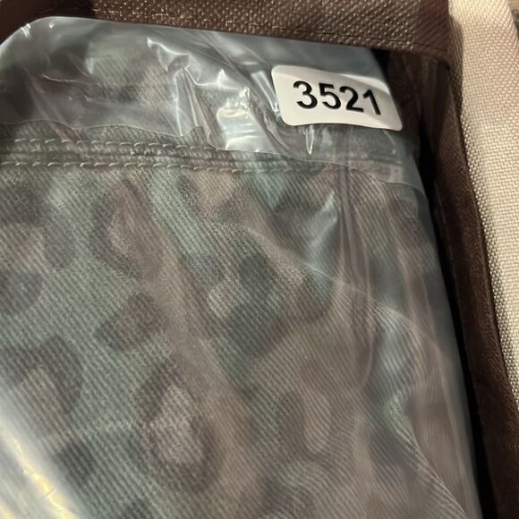 One Teaspoon leopard print denim boilersuit
 Oversized cropped sold at ASOS - Picture 15 of 15